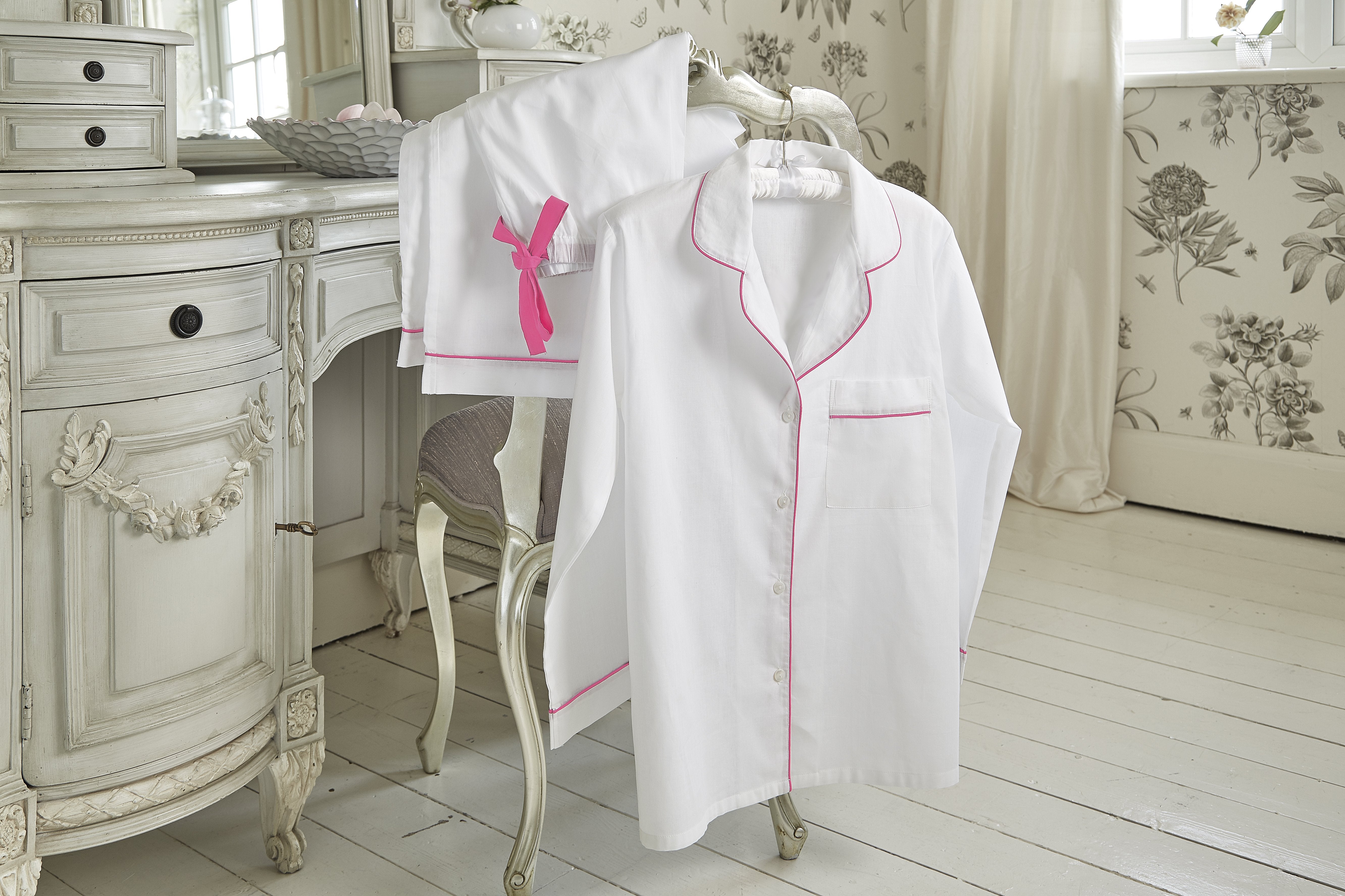 Women's White and Pink Piping Pyjamas